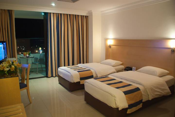 Room 4 of 63