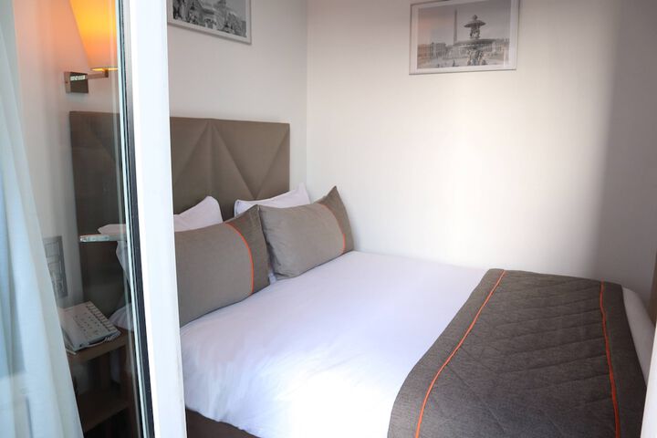 Room 10 of 49