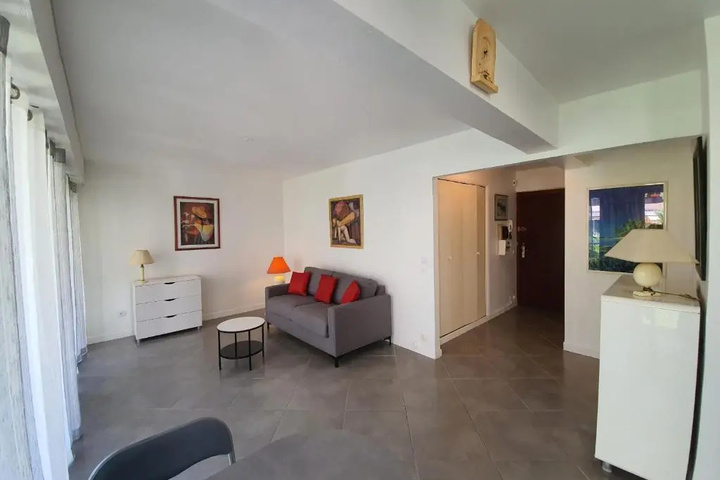Room 3 of 9