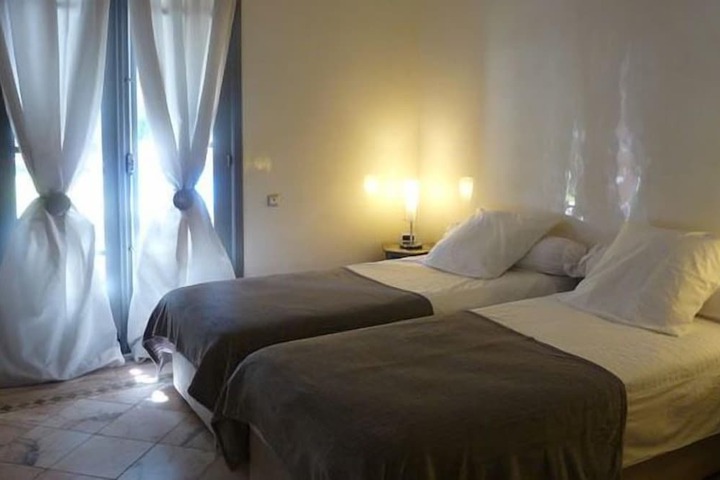 Room 4 of 40