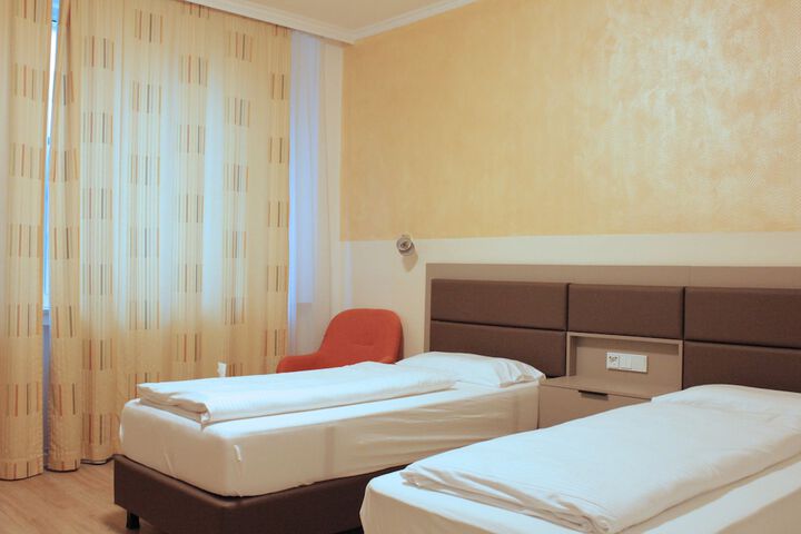 Room 30 of 37