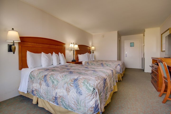 Standard 2 Queen Beds City View No Balcony (47 of 51)