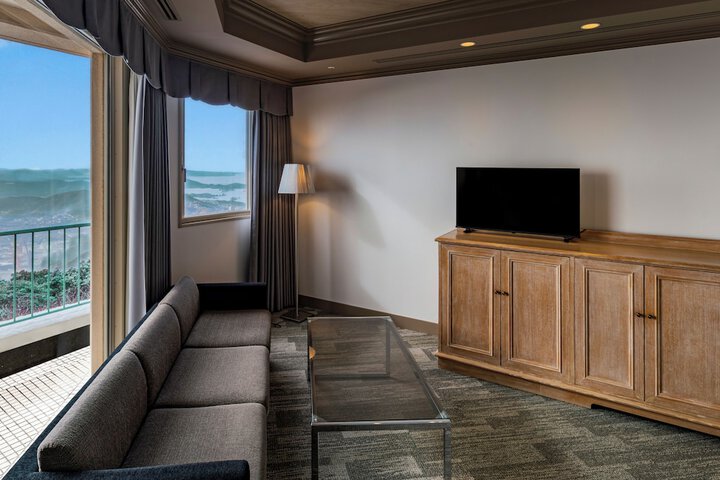 Room 10 of 46