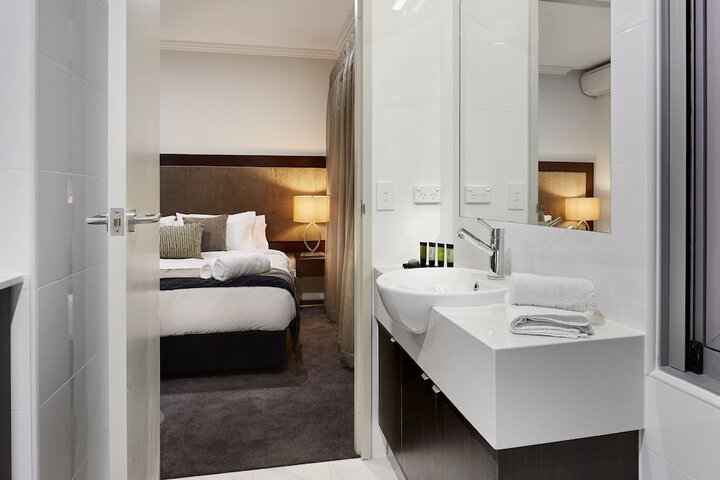 Room 21 of 32