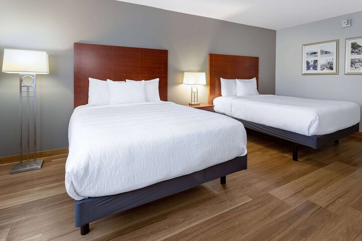 2 Queen Beds City Courtyard View (9 of 16)