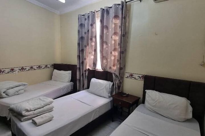 Room 4 of 12