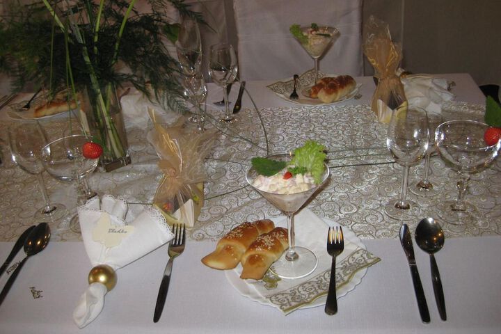 Dining 31 of 64
