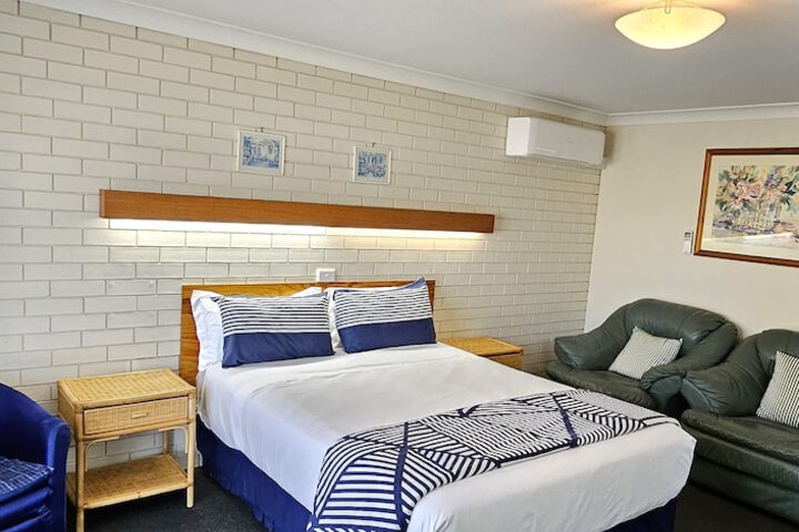 Room 3 of 37
