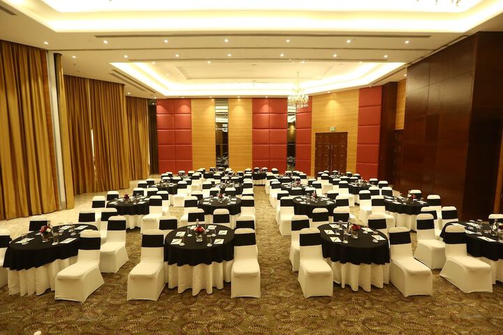 Ballroom/Hall 58 of 73