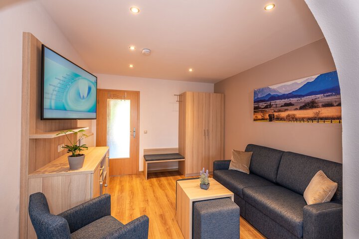 Room 5 of 76