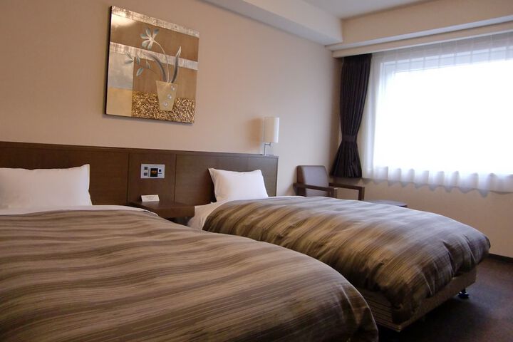 Room 4 of 36