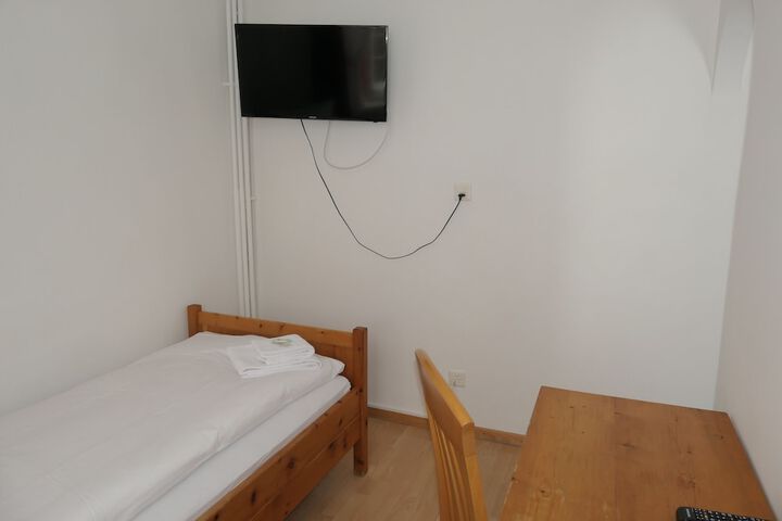 Room 28 of 49