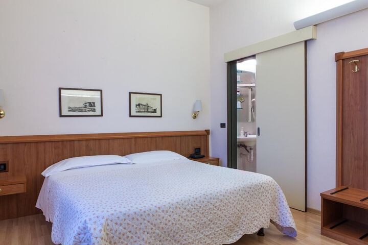 Room 14 of 36