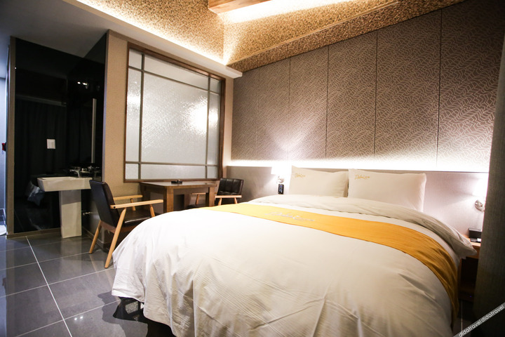Room 65 of 91