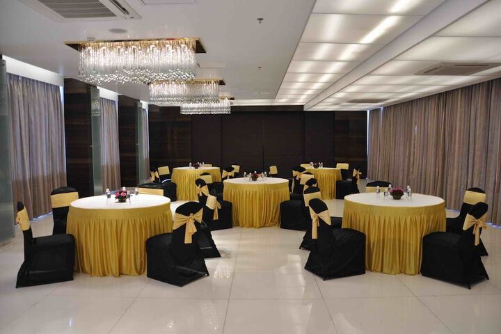 Ballroom/Hall 89 of 113