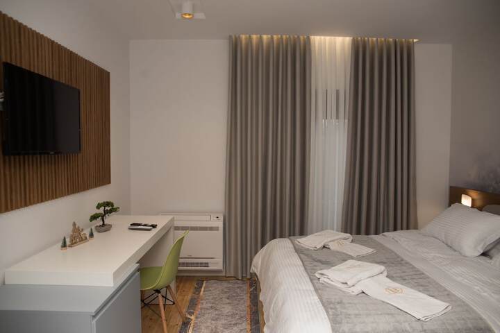 Room 12 of 40