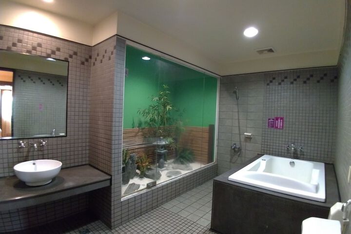 Clean Restrooms