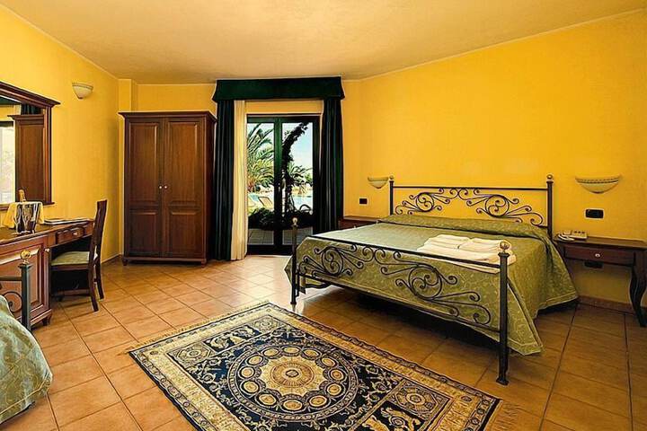 Room 8 of 35