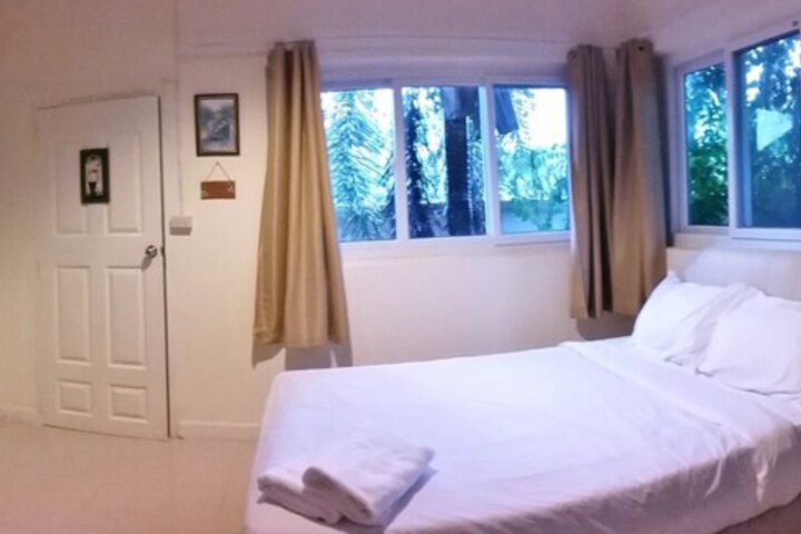 Room 4 of 61