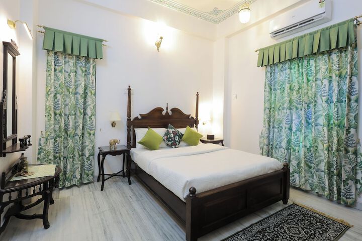 Room 14 of 22