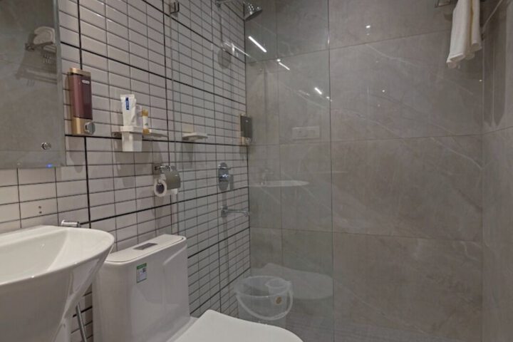 Room 16 of 23