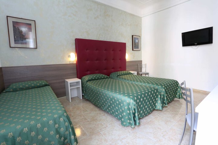 Room 6 of 34