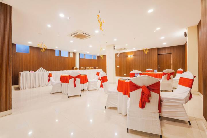 Ballroom/Hall 35 of 57