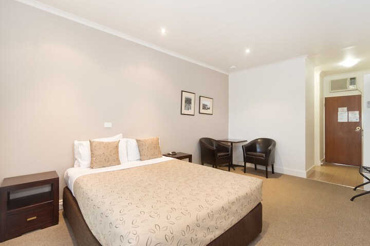 Room 2 of 11