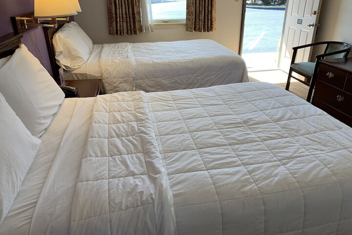 2 Double Beds (11 of 12)