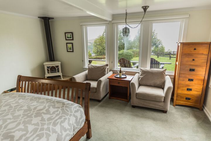 1 Queen Bed (10 of 14)