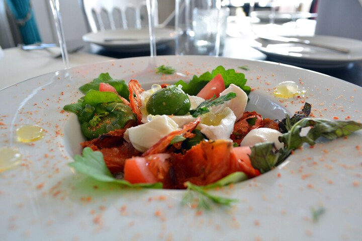 Dining 74 of 141