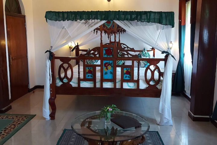 Room 3 of 43