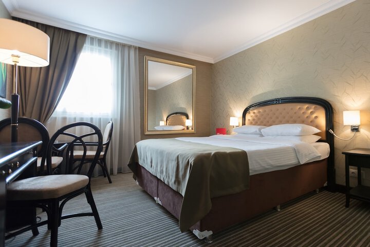 Room 17 of 90