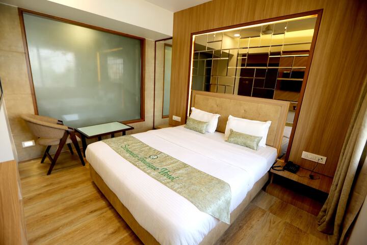 Room 7 of 28
