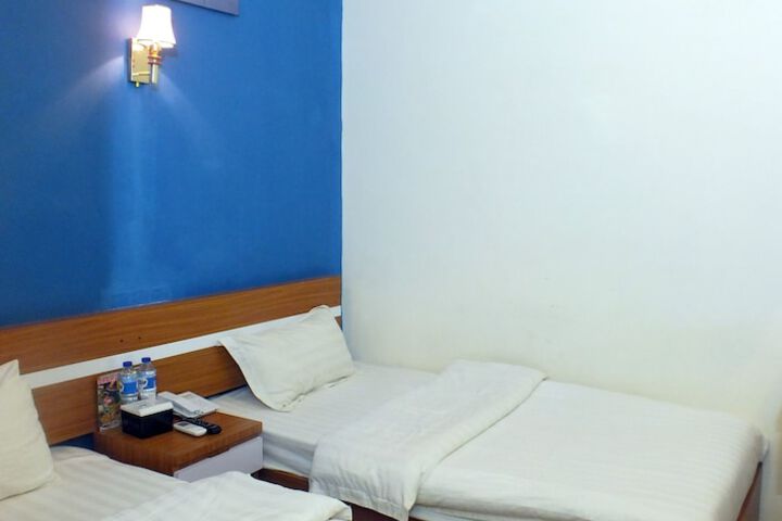 Room 9 of 24
