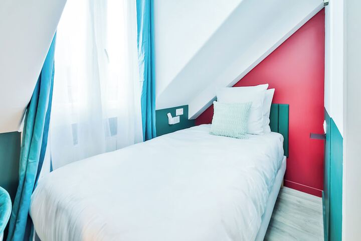Room 45 of 270
