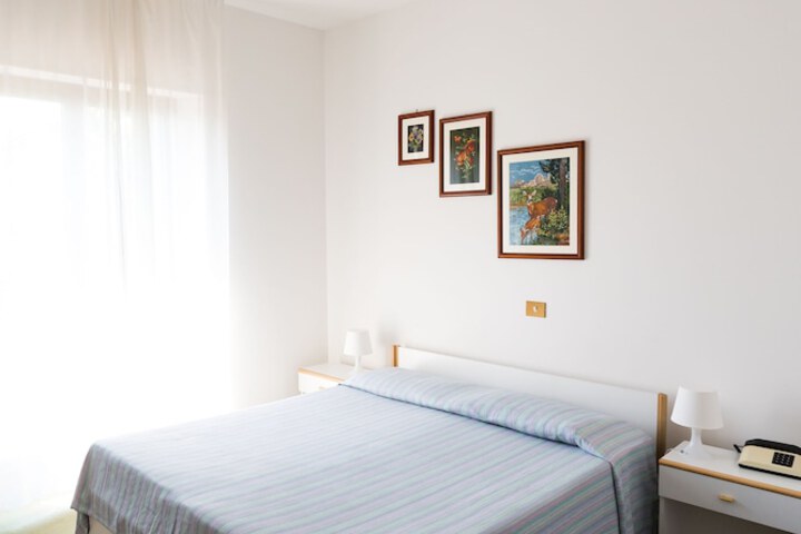 Room 2 of 20