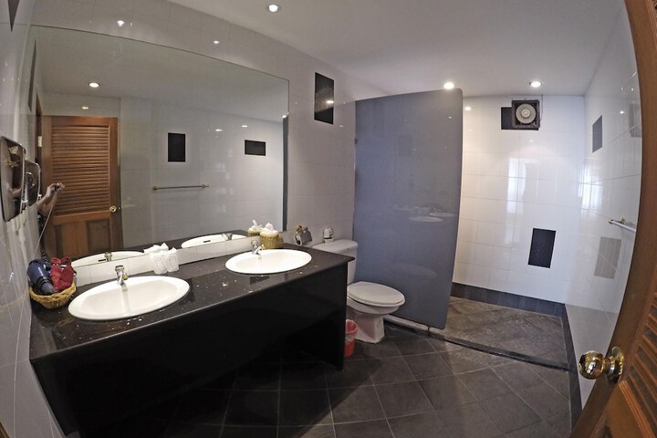 Room 47 of 62