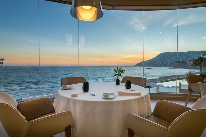 Dining 36 of 50