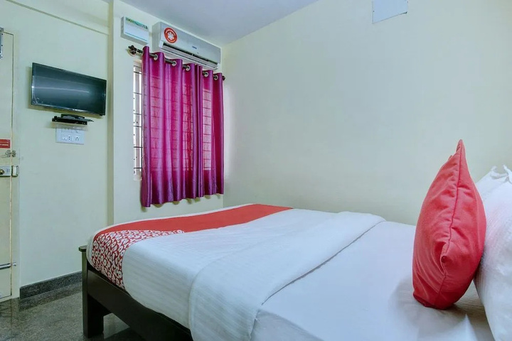 Room 5 of 9