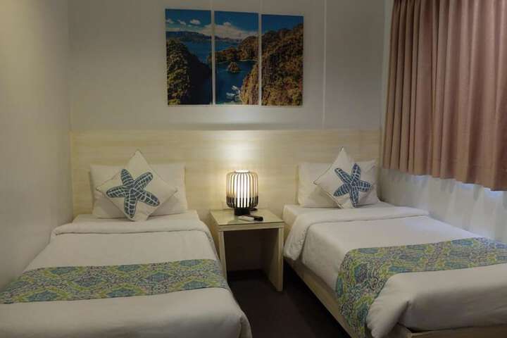 Room 6 of 42
