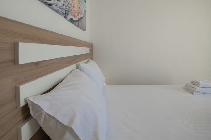 Room 5 of 20