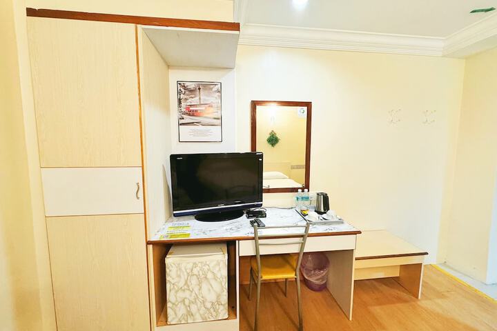 Room 52 of 82