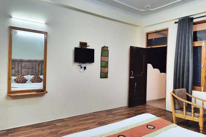 Room 8 of 38