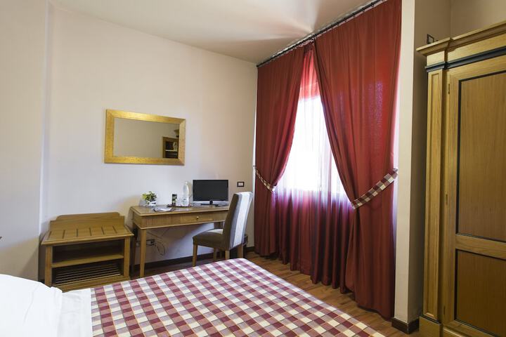 Room 9 of 77