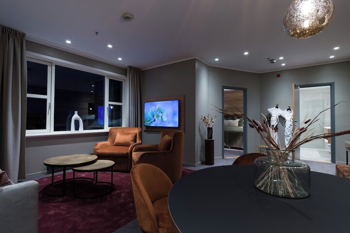 Room 13 of 81
