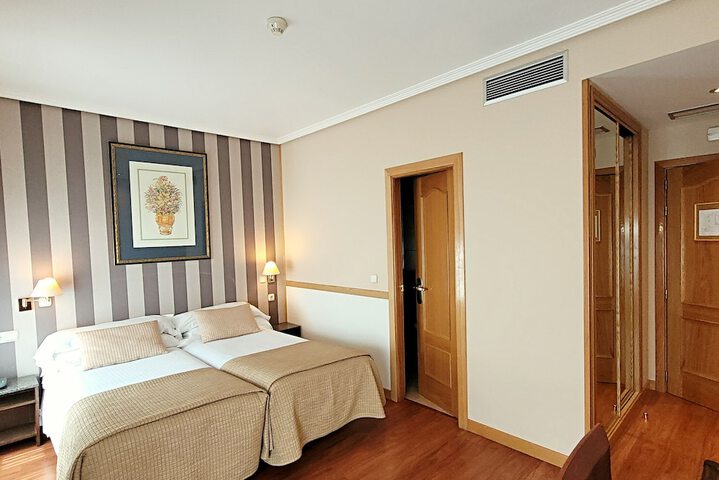 Room 11 of 30