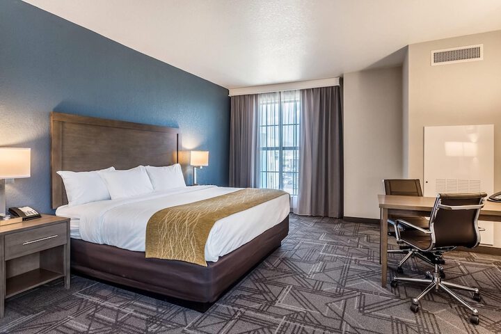Room 33 of 100