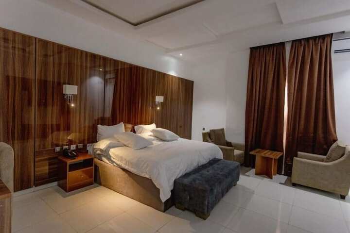 Room 8 of 28