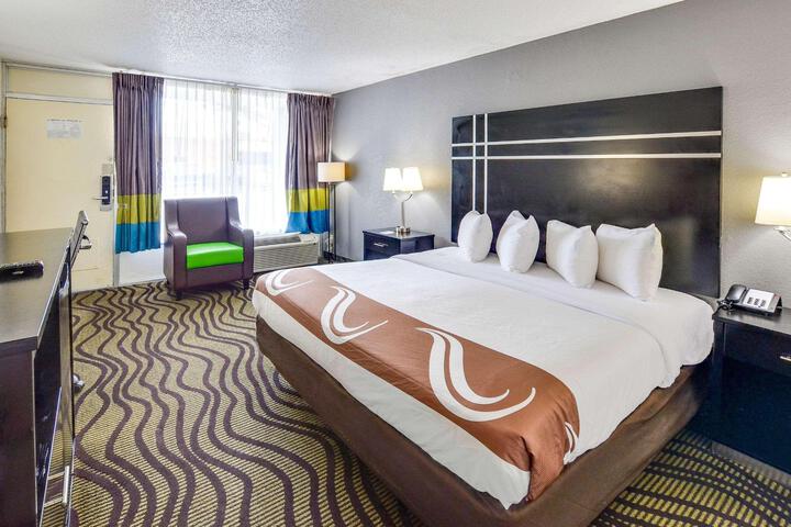 1 King Bed (6 of 9)